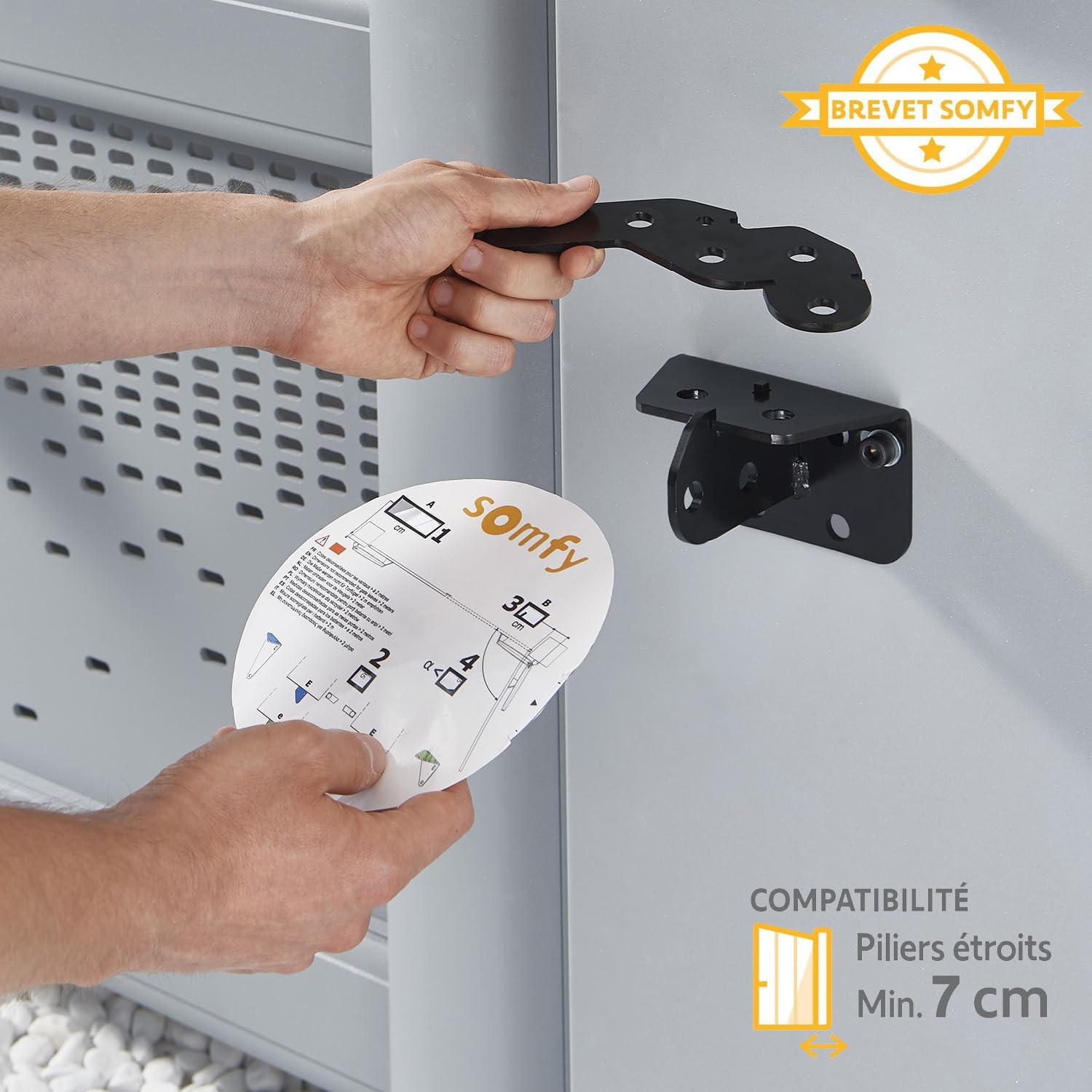 1245531 - Motorisation Exavia Star portail battant - Pour vantaux largeur max - 2,5m et hauteur max - 2m - Livré avec 1 clavier à code, 2 télécommandes Keypop, 1 feu orange et photocellules Moteurs à vérins + clavier à code