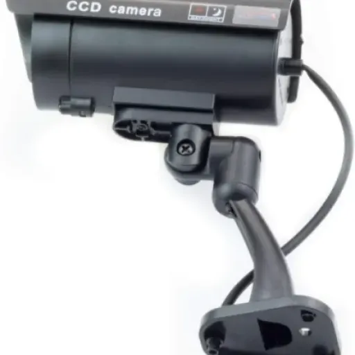 Test Digicharge Caméra Factice : le faux CCTV simple qui mise tout sur l’effet dissuasif
