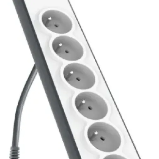 Test Belkin Parafoudre 6 prises : la multiprise rassurante pour le bureau et le PC